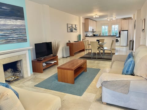 Spacious lounge with double sofabed