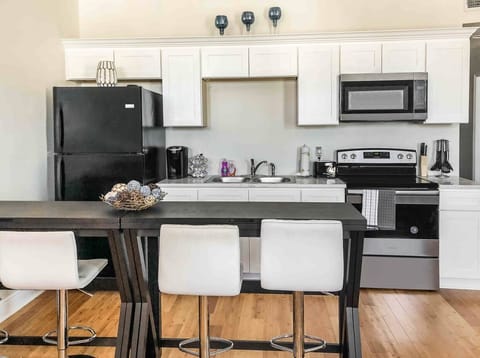 Kitchen & Dining Area
