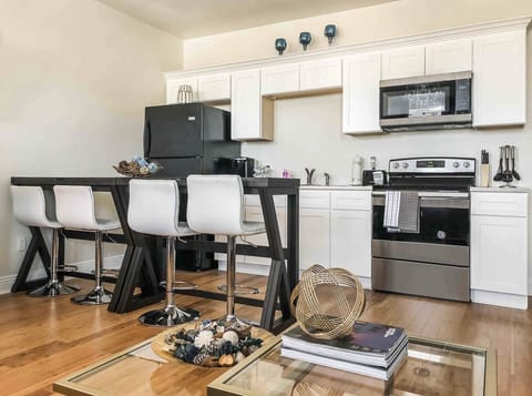 Kitchen & Dining Area