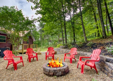 Fire Pit - Enjoy "Cedar Charm" with family & friends