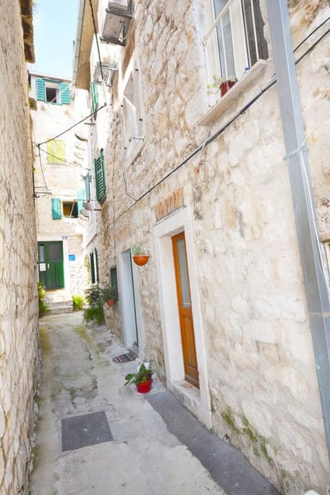 Entrance to the studio - second door