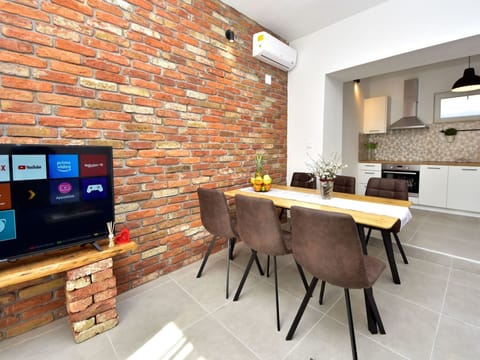 Brick, Property, Room, Wall, Building, Interior Design, Furniture, Floor, Brickwork, House