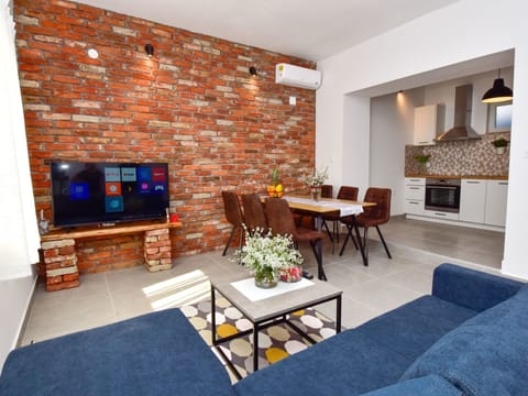 Room, Living Room, Property, Furniture, Interior Design, Wall, Building, House, Brick, Floor