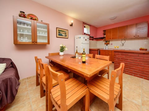 Room, Furniture, Property, Real Estate, Table, Building, Interior Design, Dining Room, House, Hardwood