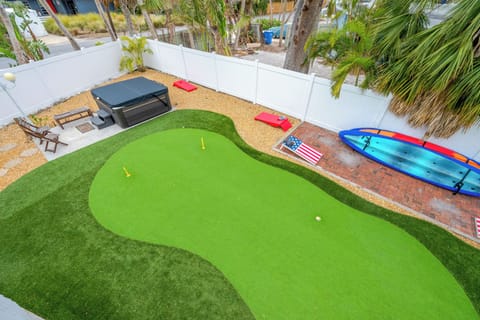 Hot Tub, Mini Putt, Kayaks, and Corn Hole