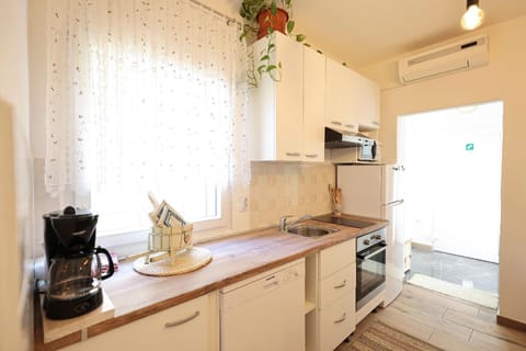 Kitchen area. Apartment Rustica -on the ground floor
