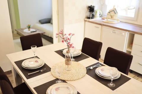 Dining area. Apartment Rustica -on the ground floor
