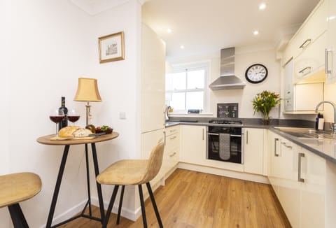 Berwick, Wimborne Minster: Kitchen and dining area