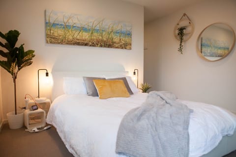 Comfortable and stylish queen size bed