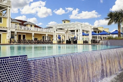 Beach club pool hot tub 