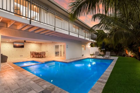 Sunkissed & Salty: Dreamy Amenities, Prime Location, Steps to Beach