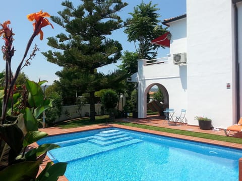 Pool. Modern pool 7x5 with integrated jacuzzi