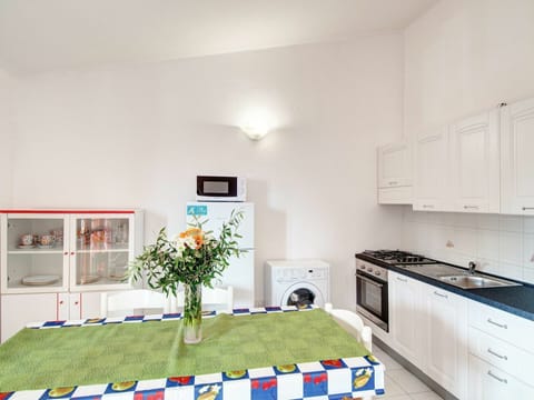 Room, Property, Interior Design, Furniture, Kitchen, House, Floor, Building, Countertop, Ceiling