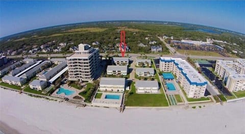 Small, chill complex. No elevators to wait on 