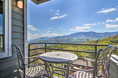Gatlinburg Vacation Rental | Studio | 1BA | 382 Sq Ft