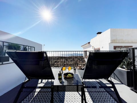 Terrace with sea views, on the second line of the beach
