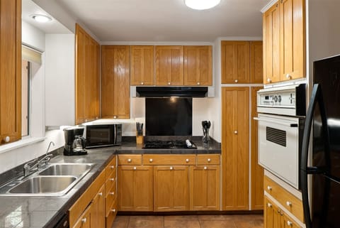 Fully-equipped kitchen