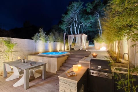 Garden. Outdoorkitchen and Veranda with Spa