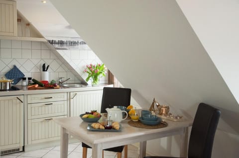 Kitchen area. kitchen