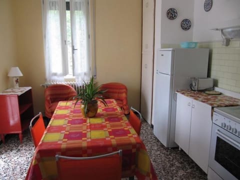dining room with kitchen corner