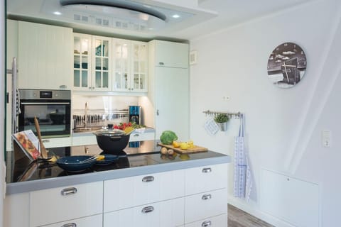 Kitchen area. kitchen