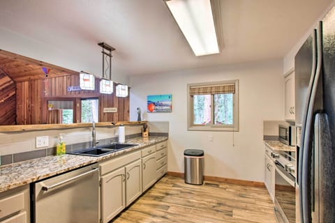 Fully Equipped Kitchen | Dry Bar | Knife Set | Glasses