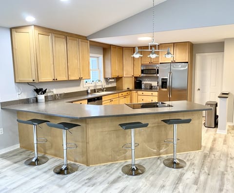 Fully equipped kitchen. Actually have 6 stools (different than these pictured). 
