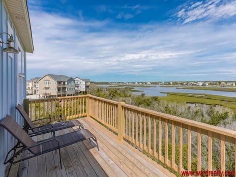 Top Floor Sound-Side Sun Deck