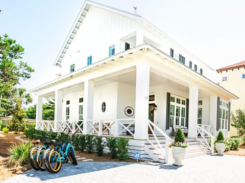 Farm-style cottage beach house