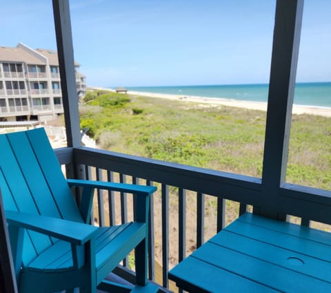 Screened deck off master bedroom!