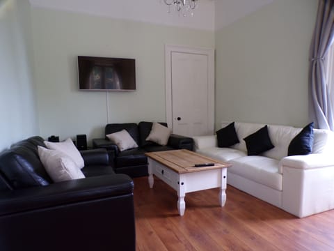 Lounge/dining room - seating area