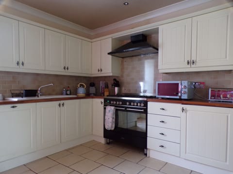 Kitchen with range cooker
