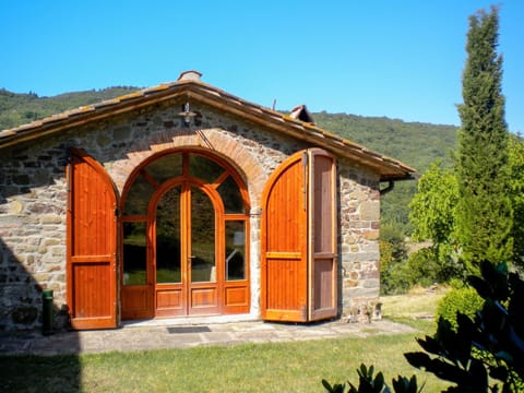 Property, Building, House, Real Estate, Home, Cottage, Shed, Grass, Tree, Rural Area