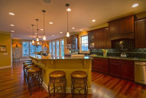 Massive island that seats 8