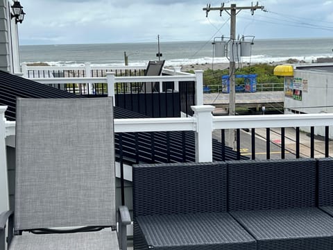 Third floor deck