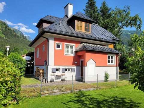 Schnuck, Villa - The red vacation home Chalet in Bad Hofgastein
