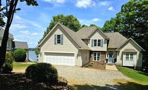 Welcome to beautiful Vista Pointe at Lake Gaston 