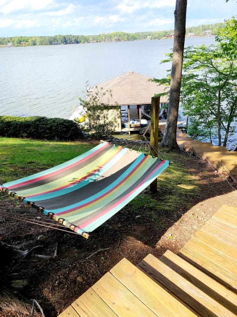 Relex on the hammock 🧘‍♀️🧘‍♀️