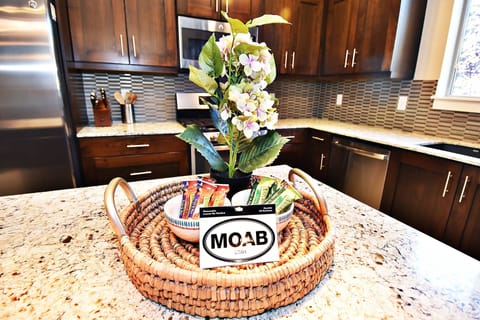 Our Welcome Gift! Food & Drinks