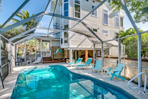 Heated Pool, All Screened and Fenced in. No Larger private pool on the Island