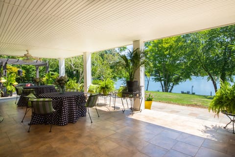 indoor/outdoor living at it's best for relaxing, outdoor dining, etc..