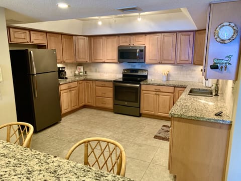 Large fully stocked kitchen!