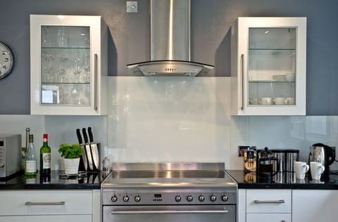 Range Cooker, Tea & Coffee Making Facilities- Spindrift