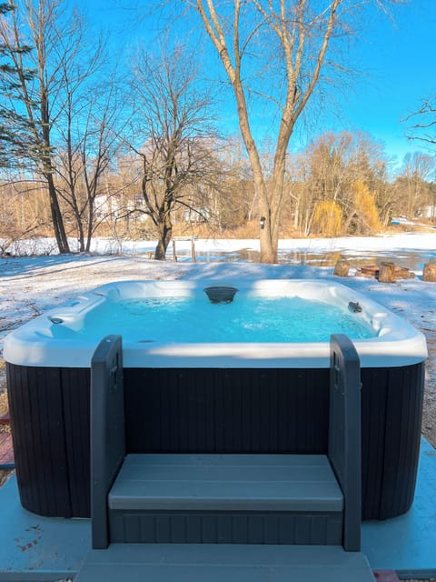 Hot tub 4 person
