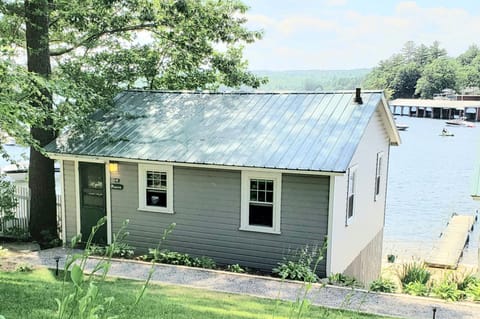 Parker Lakeside Cottage, end unit on the beach!