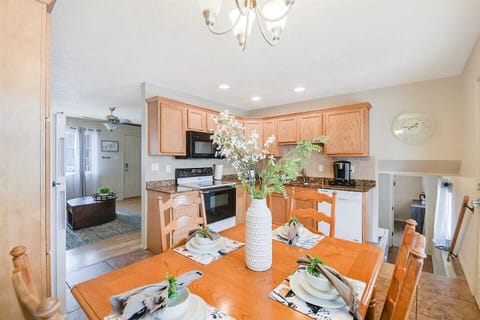 Kitchen and dining room space