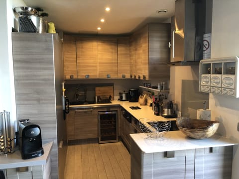 Cuisine- fridge/ freezer/ induction/ oven/ microwave/ wine fridge/ dishwasher