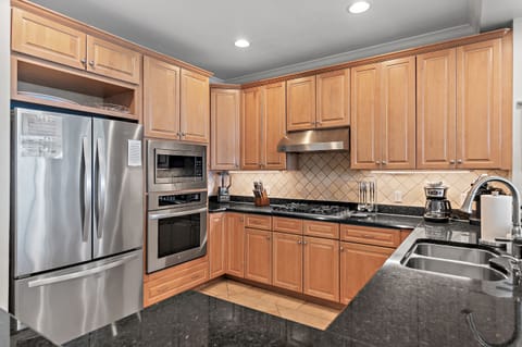 Kitchen - The large kitchen, equipped with everything you need to cook and entertain, flows effortlessly into the dining area—perfect for sharing meals and making memories with family and friends.