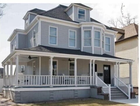 Completely renovated Victorian home built in 1909!