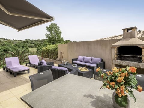 Flower, Furniture, Property, Building, Sky, Plant, Flowerpot, Interior Design, Living Room, Outdoor Furniture